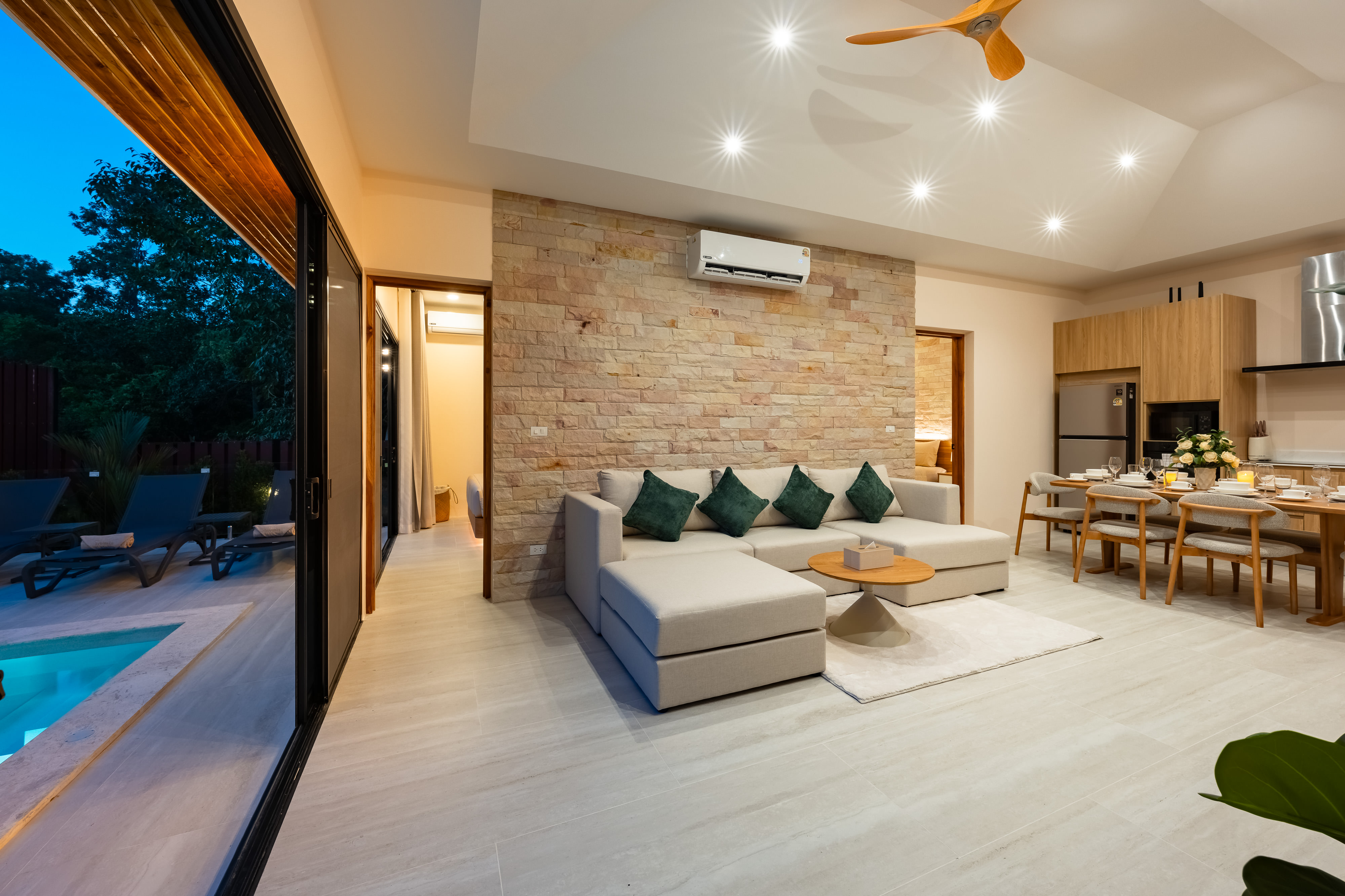 Garden-facing living space of N25 Thalía — Iremia Residence